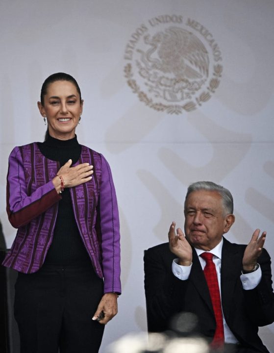 un milliardaire lance un défi audacieux au parti au pouvoir au mexique, marquant un tournant politique majeur dans le pays.