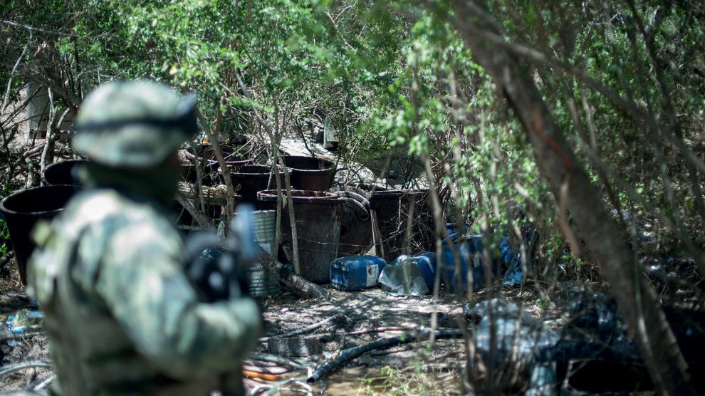 les cartels au mexique renforcent leur contrôle et leur influence sur le marché après l'interdiction des cigarettes électroniques, intensifiant les enjeux sécuritaires et sanitaires.