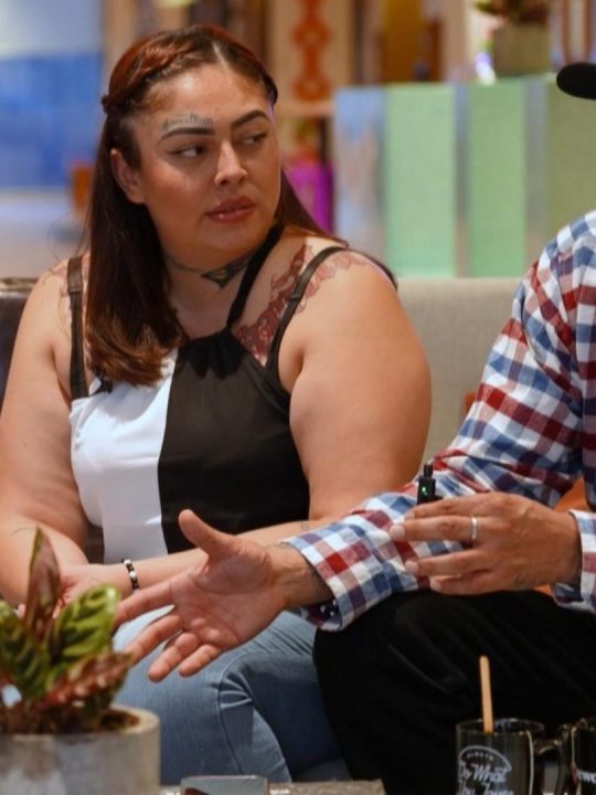 découvrez le processus d'expulsion rapide d'une famille d'alaska vers le mexique, les démarches légales et les implications humanitaires.